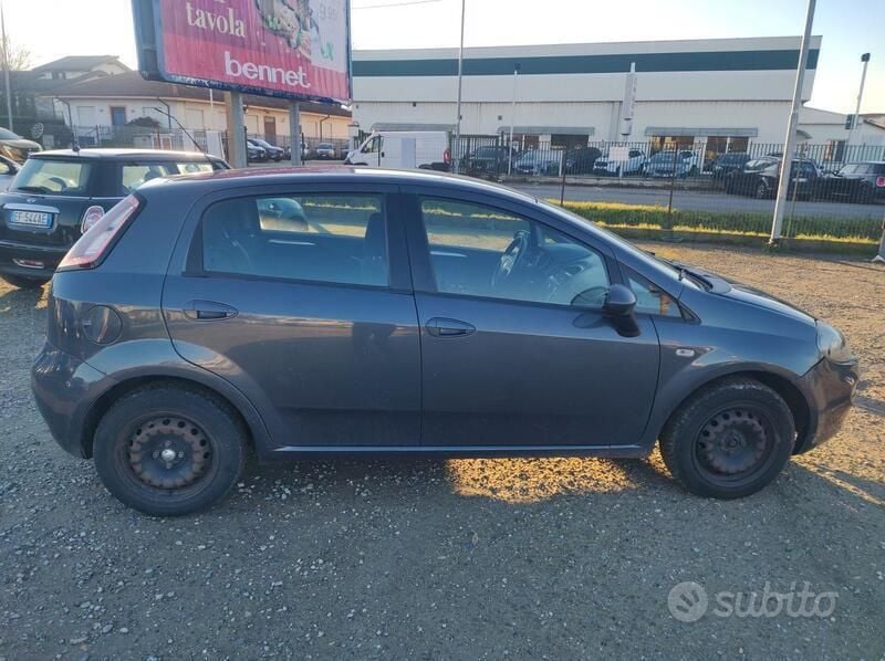 Usata Fiat Punto Lounge 75 CV (55 kW) 2014 Grigio Utilitaria