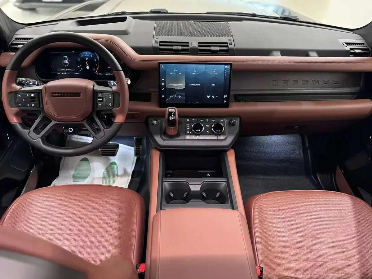 Usata Land Rover Defender 635 CV (467 kW) 2025 Bronzo SUV