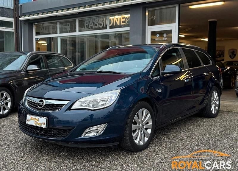 Usata Opel Astra Cosmo 110 CV (80 kW) 2011 Blu Station wagon
