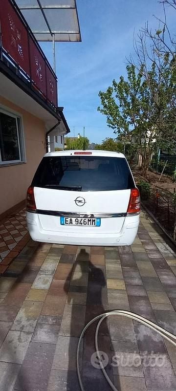 Usata Opel Zafira 125 CV (91 kW) 2010 Bianco Monovolume