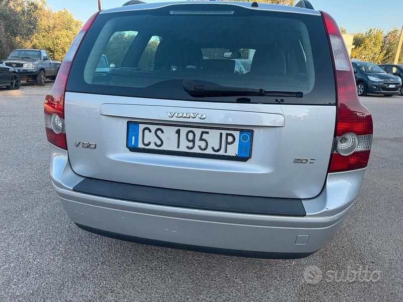 Usata Volvo V50 Momentum 136 CV (100 kW) 2005 Grigio Station wagon
