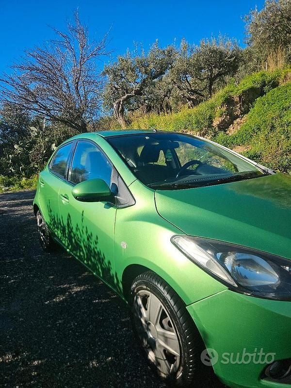 Usata Mazda 2 68 CV (50 kW) 2008 Verde Utilitaria