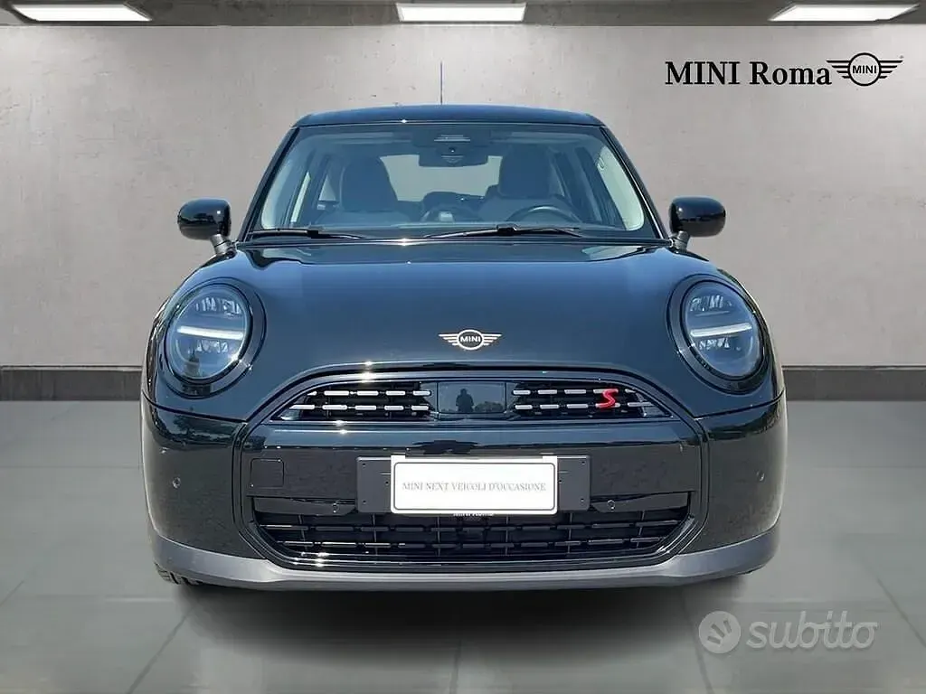 Usata Mini Cooper Classic 204 CV (150 kW) 2024 Midnight black ii Utilitaria