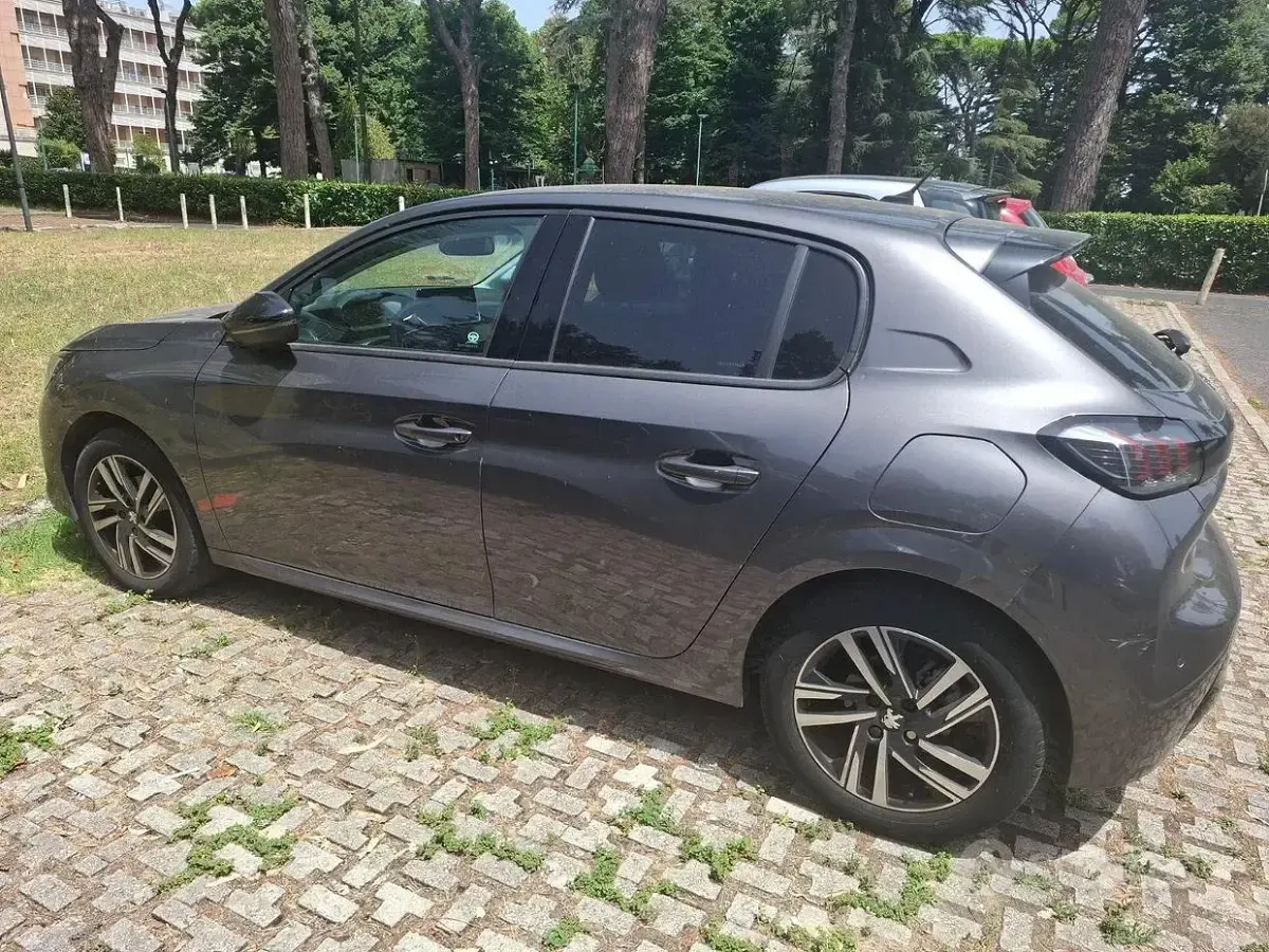 Usata Peugeot 208 Allure 82 CV (60 kW) 2022 Grigio Utilitaria