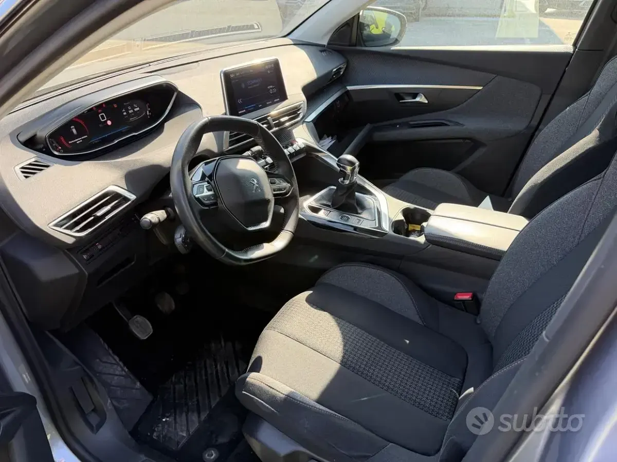 Usata Peugeot 3008 Active 131 CV (96 kW) 2022 Grigio SUV