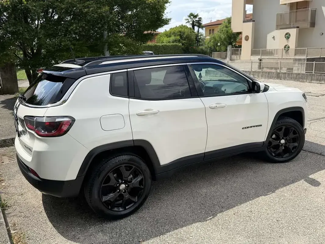 Usata Jeep Compass Limited 140 CV (102 kW) 2018 Bianco SUV