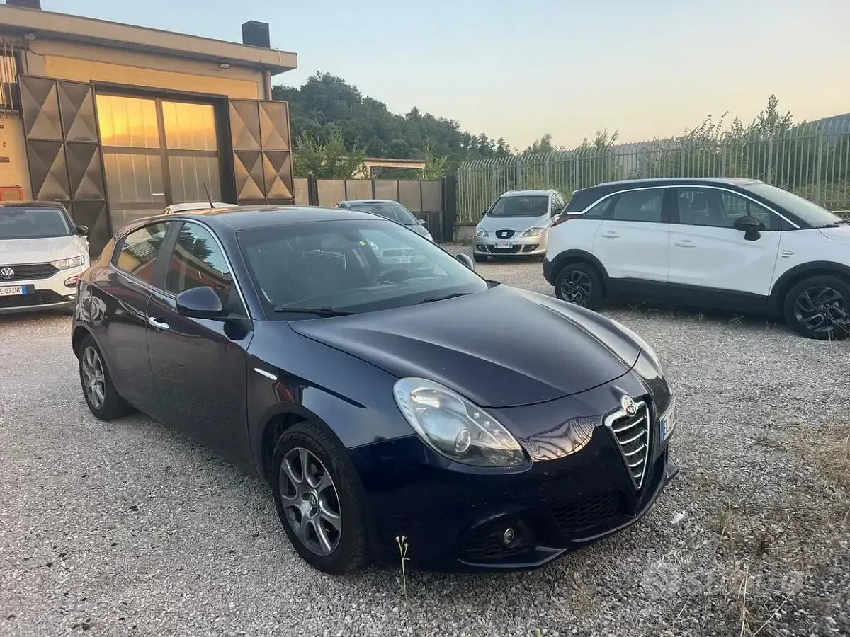 Usata Alfa Romeo Giulietta Progression 105 CV (77 kW) 2011 Bluazzurro Utilitaria