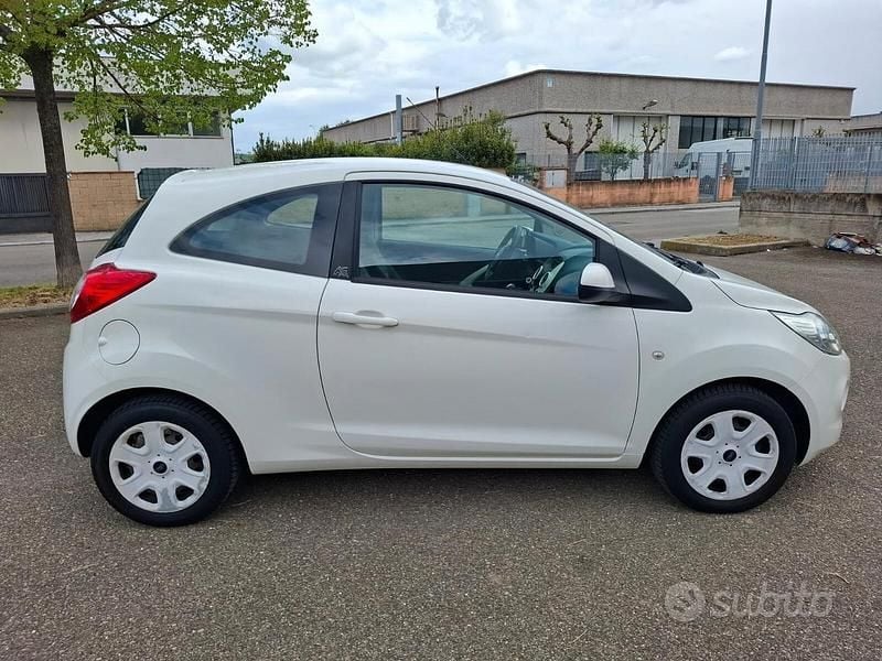 Usata Ford Ka 69 CV (50 kW) 2014 Bianco Berlina
