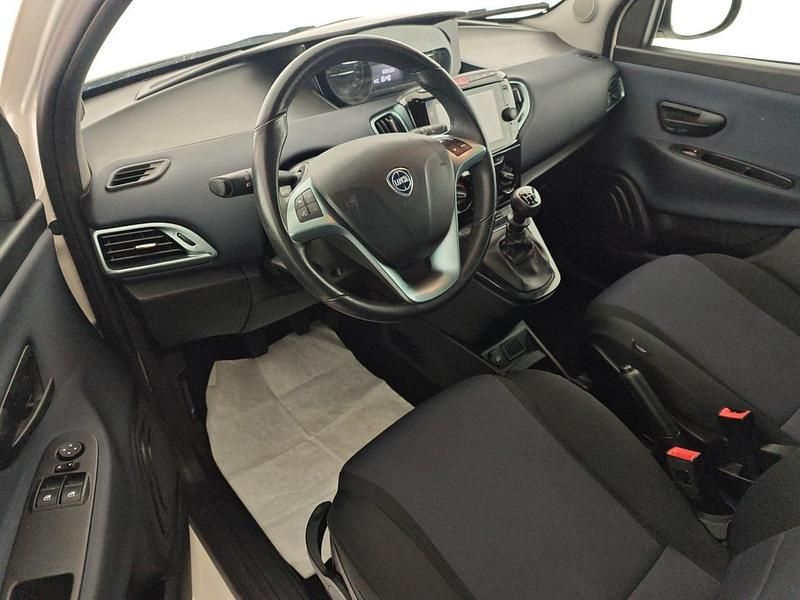 Usata Lancia Ypsilon Gold 69 CV (50 kW) 2023 Bianco Utilitaria