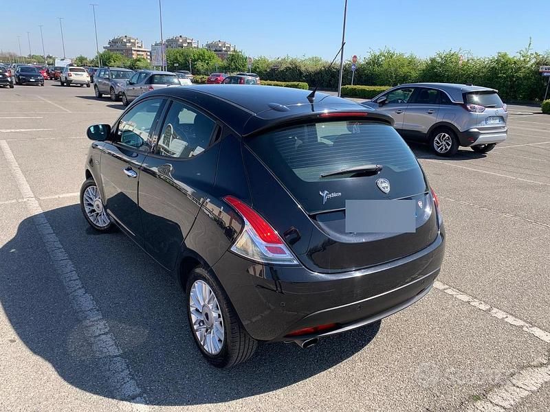 Usata Lancia Ypsilon 69 CV (50 kW) 2014 Nero Utilitaria