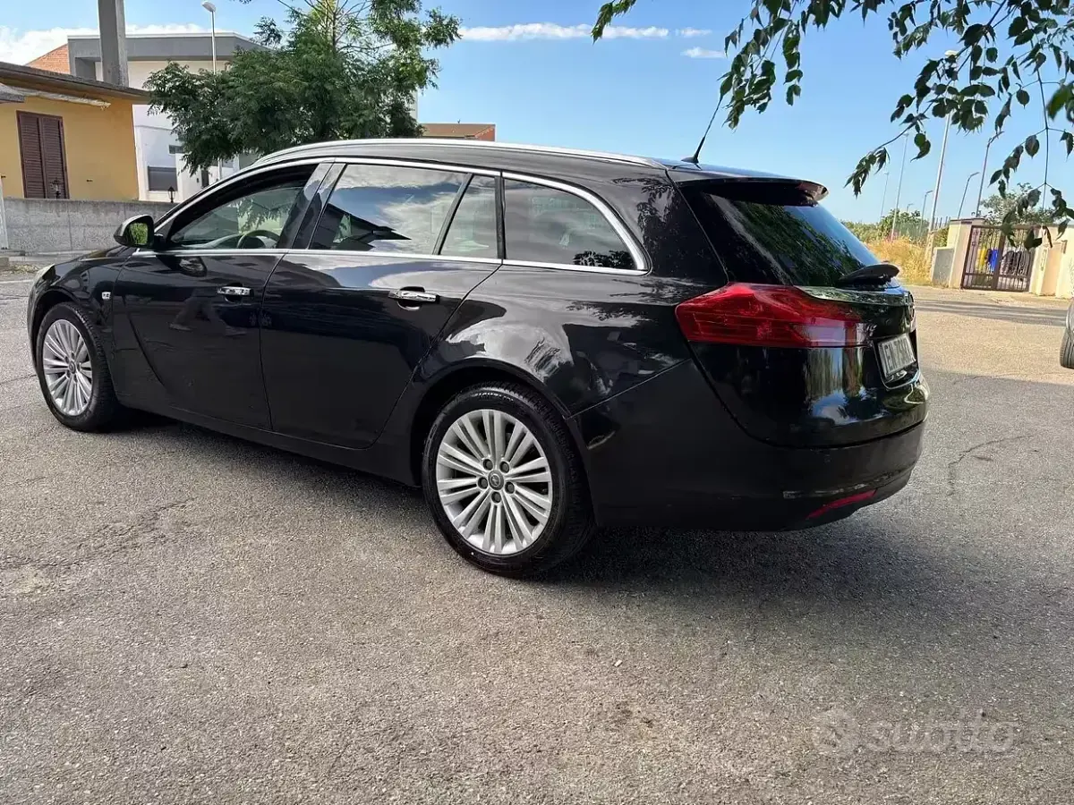 Usata Opel Insignia Cosmo 160 CV (117 kW) 2012 Nero Station wagon