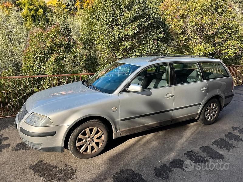 Grigio Usata 2002 VW Passat Tre volumi | 1500 € (Buon prezzo) - Immagine 1/4