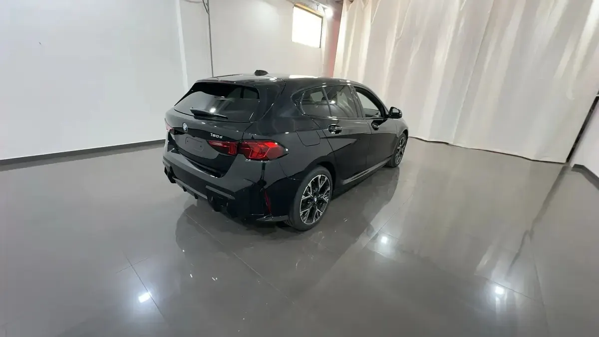 Usata BMW 120 M Sport 163 CV (119 kW) 2025 Saphire black Utilitaria