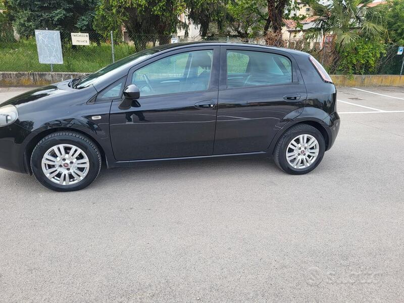 Usato 2014 Fiat Punto 1.2 Benzin 69 CV (4.300 €)