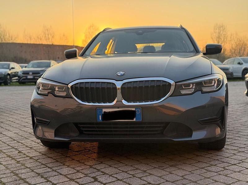 Usata BMW 320e 190 CV (139 kW) 2020 Grigio Station wagon