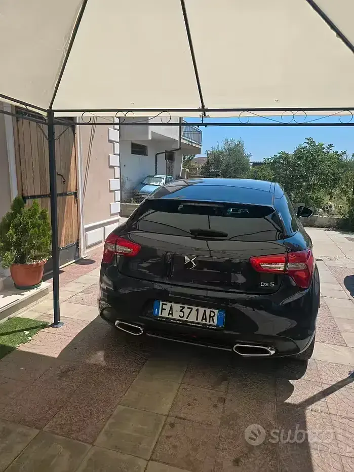 Usata DS Automobiles DS5 Chic 120 CV (88 kW) 2015 Nero Utilitaria