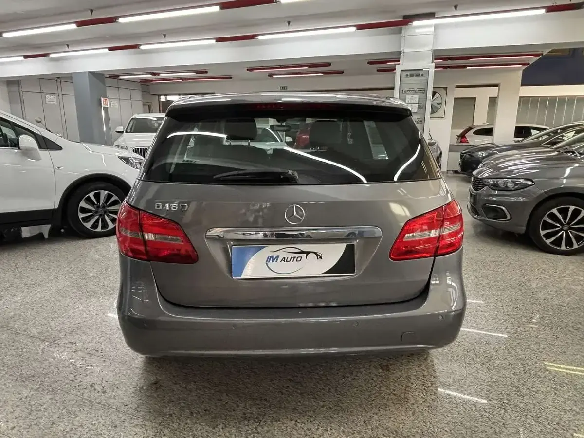 Usata Mercedes B180 Executive 122 CV (89 kW) 2012 Grigio Utilitaria