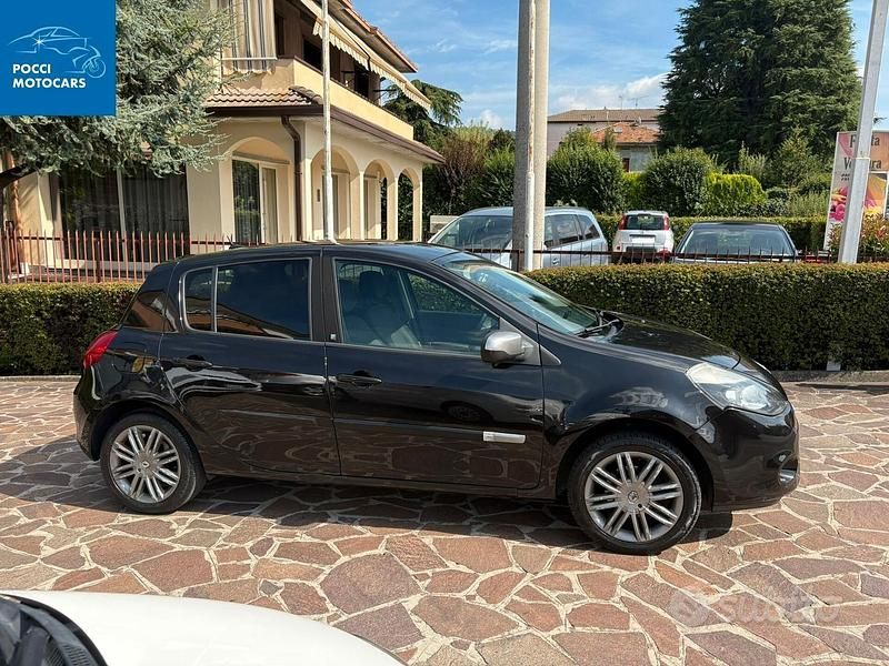 Usata Renault Clio II Luxe 101 CV (74 kW) 2010 Nero Berlina