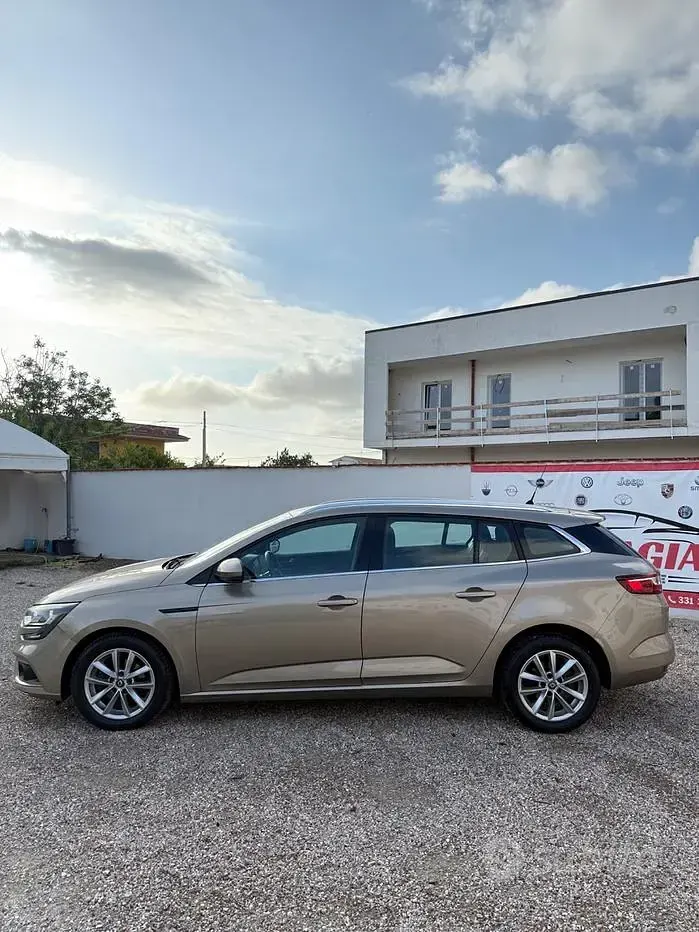 Usata Renault Mégane GrandTour Bose Edition 110 CV (80 kW) 2017 Marrone Station wagon