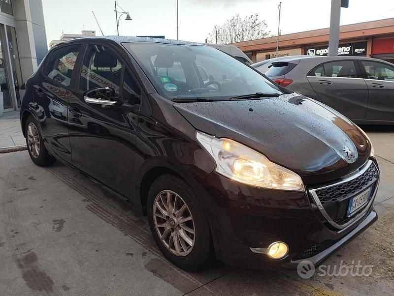 Usata Peugeot 208 Active 82 CV (60 kW) 2013 Marrone Utilitaria