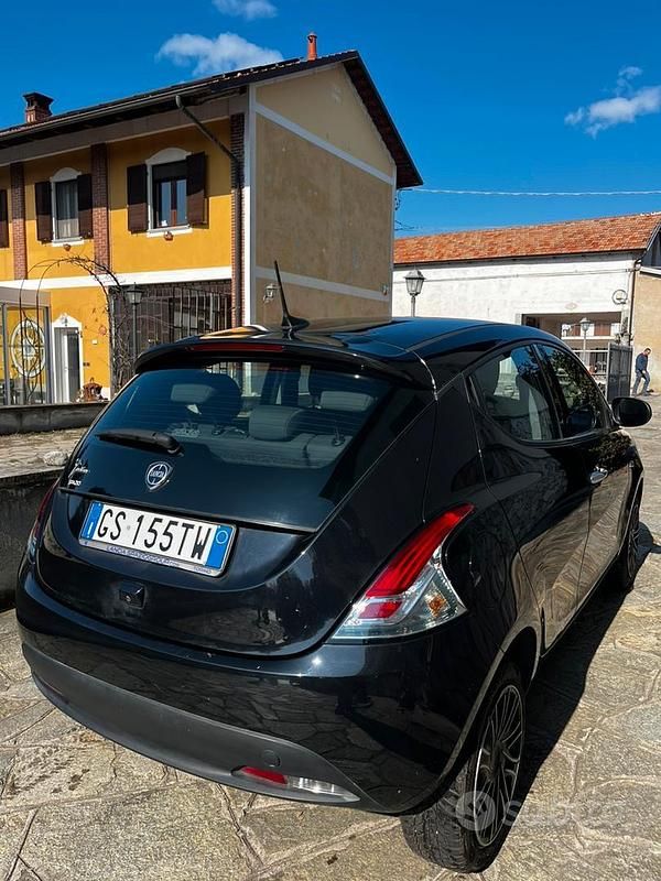 Usata Lancia Ypsilon 69 CV (50 kW) 2024 Nero Utilitaria