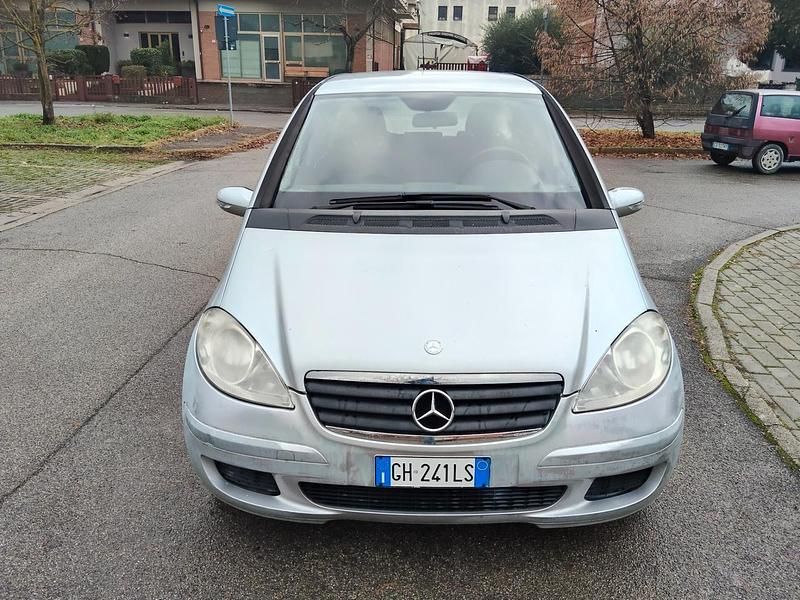 Usata Mercedes A180 Elegance 81 CV (59 kW) 2006 Argento Berlina