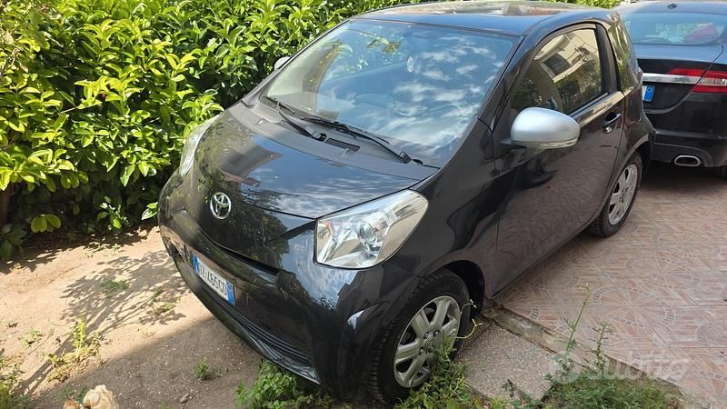 Usata Toyota iQ 98 CV (72 kW) 2009 Nero Utilitaria