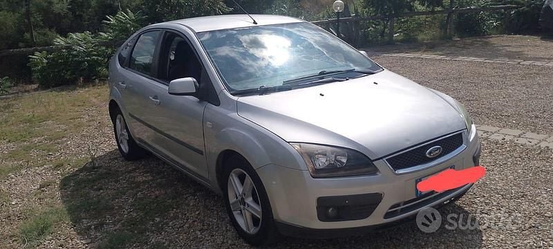 Usata Ford Focus Titanium 90 CV (66 kW) 2005 Grigio Berlina