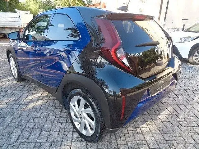 Usata Toyota Aygo X Trend 72 CV (52 kW) 2022 Bluazzurro SUV