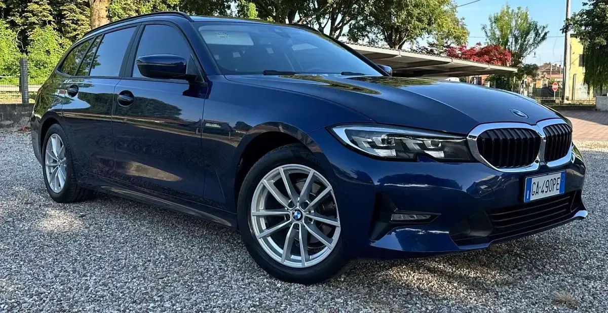 Usata BMW 318 Advantage 150 CV (110 kW) 2020 Blu/azzurro Station wagon
