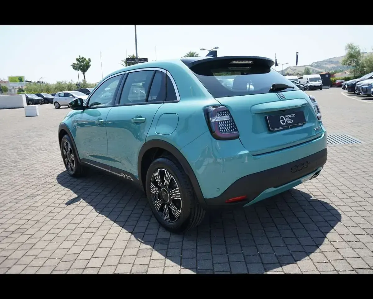 Usata Fiat 600 136 CV (100 kW) 2025 Azzurro SUV