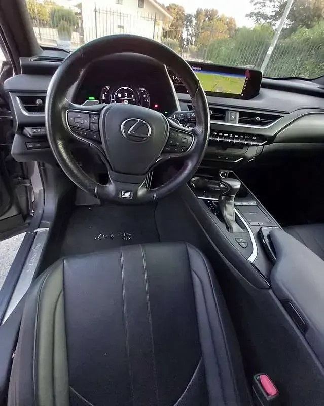 Usata Lexus UX Sport Line 145 CV (106 kW) 2020 Grigio SUV