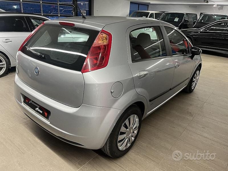 Usata Fiat Grande Punto Dynamic 75 CV (55 kW) 2006 Grigio Utilitaria