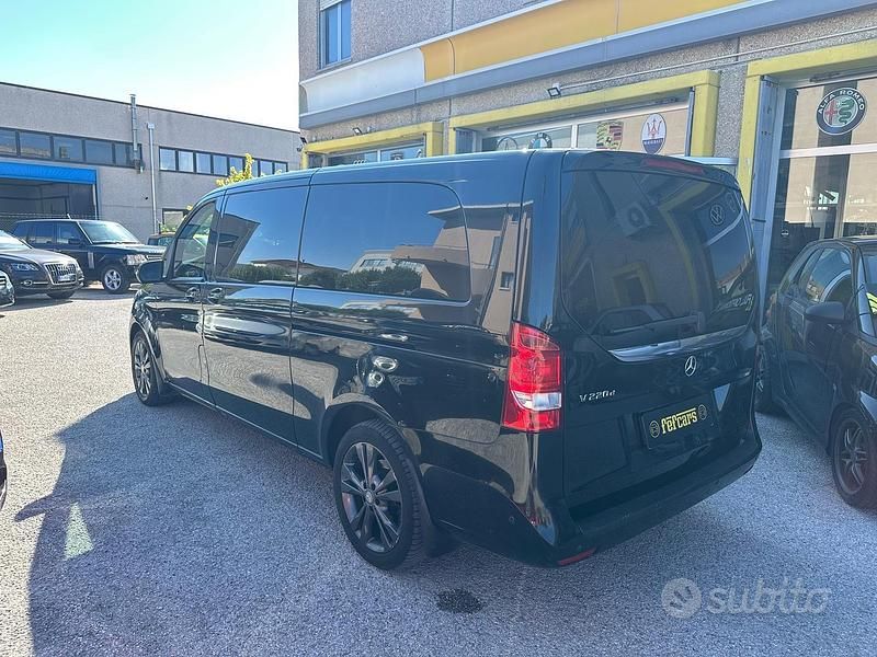 Usata Mercedes V220 Premium 163 CV (119 kW) 2017 Nero Monovolume