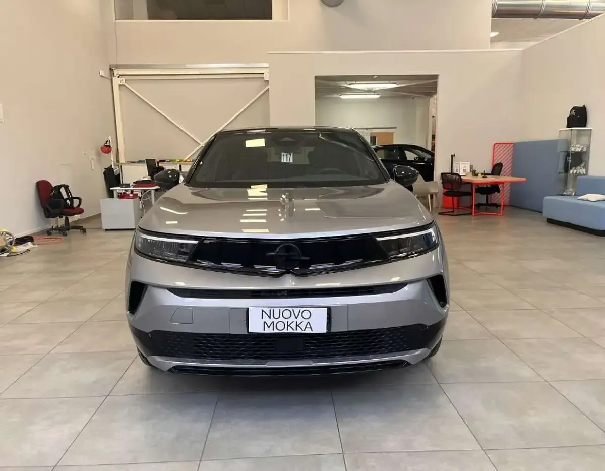 Nuova Opel Mokka 61 kW (84 CV) 2025 Kontrast grey SUV
