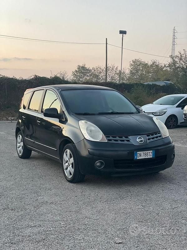 Nero Usata 2009 Nissan Note Tre volumi | 1100 € (Buon prezzo) - Immagine 1/4