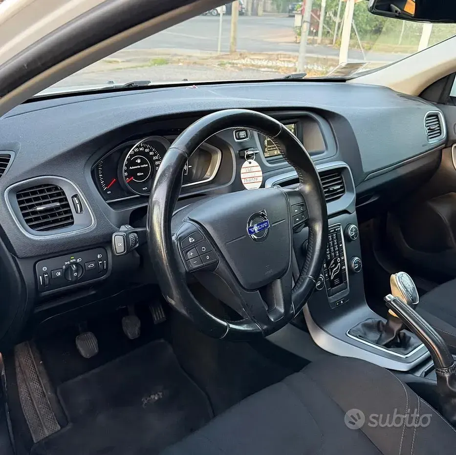 Usata Volvo V40 115 CV (84 kW) 2015 Bianco Berlina