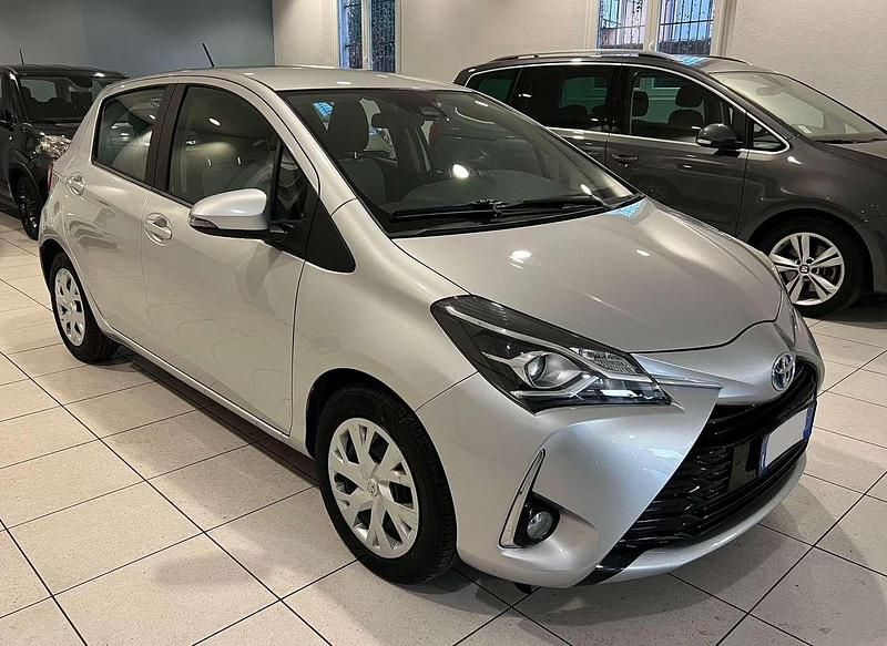 Usata Toyota Yaris Hybrid Business Edition 73 CV (53 kW) 2019 Argento Berlina