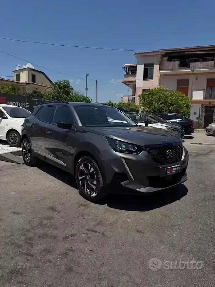 Usata Peugeot 2008 S 131 CV (96 kW) 2022 Grigio SUV