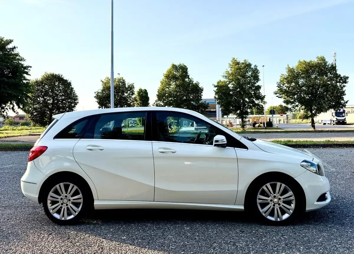 Usata Mercedes B180 Executive 109 CV (80 kW) 2013 Bianco Utilitaria