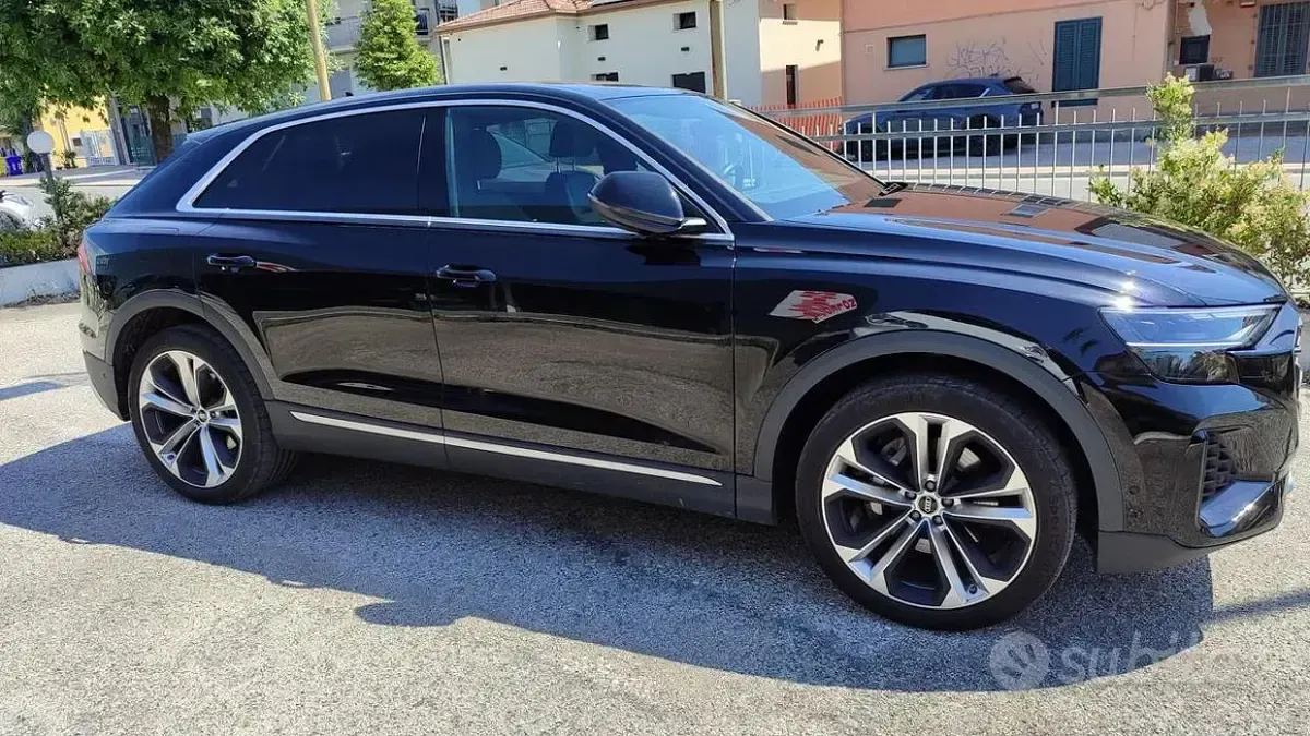 Usata Audi Q8 Sport 231 CV (169 kW) 2024 Nero metallizzato SUV