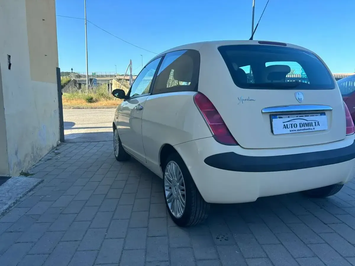 Brugt Lancia Ypsilon 80 HK (58 kW) 2006 Beige Hatchback