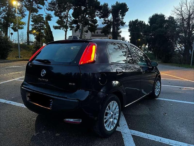 Usata Fiat Linea Dynamic 90 CV (66 kW) 2011 Nero Berlina