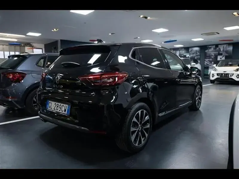 Usata Renault Clio Intens 90 CV (66 kW) 2022 Grigio chiaro Utilitaria