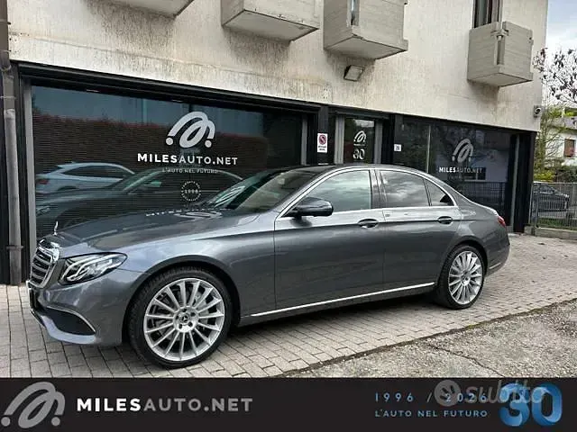 Usata Mercedes E350 Premium 258 CV (189 kW) 2016 Grigio scuro Berlina