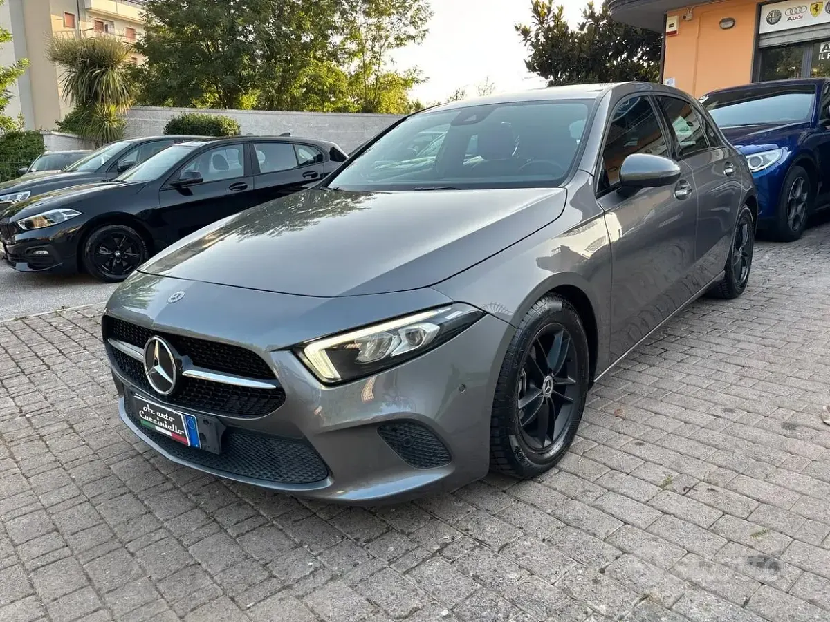 Usata Mercedes A180 116 CV (85 kW) 2019 Grigio Berlina