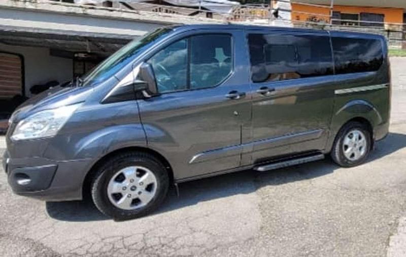 Usata Ford Tourneo Custom 131 CV (96 kW) 2017 Grigio Furgone