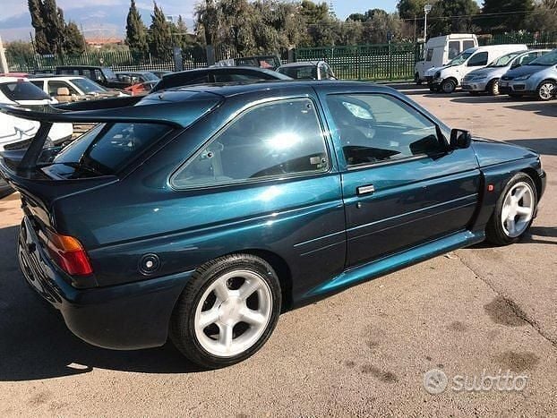 Usata Ford Escort 220 CV (161 kW) 1993 Blu Berlina
