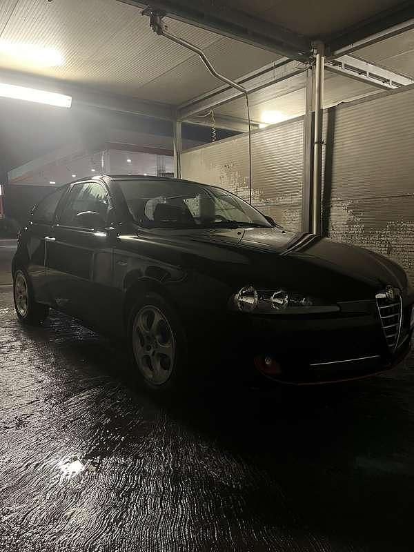Usata Alfa Romeo 147 105 CV (77 kW) 2005 Utilitaria