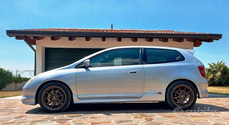 Usata Honda Civic Type R 200 CV (147 kW) 2002 Grigio Utilitaria